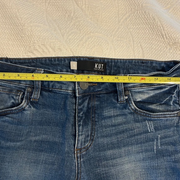 Women’s KUT from the Kloth Brand Cuffed Capri Distressed Blue Jeans | Size 6 - Picture 8 of 10